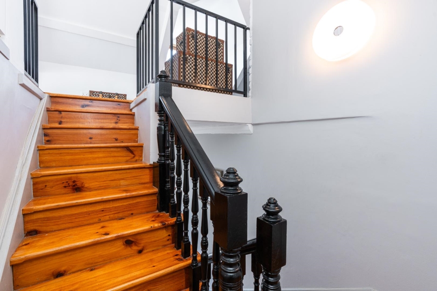 4 Bedroom Property for Sale in Oranjezicht Western Cape